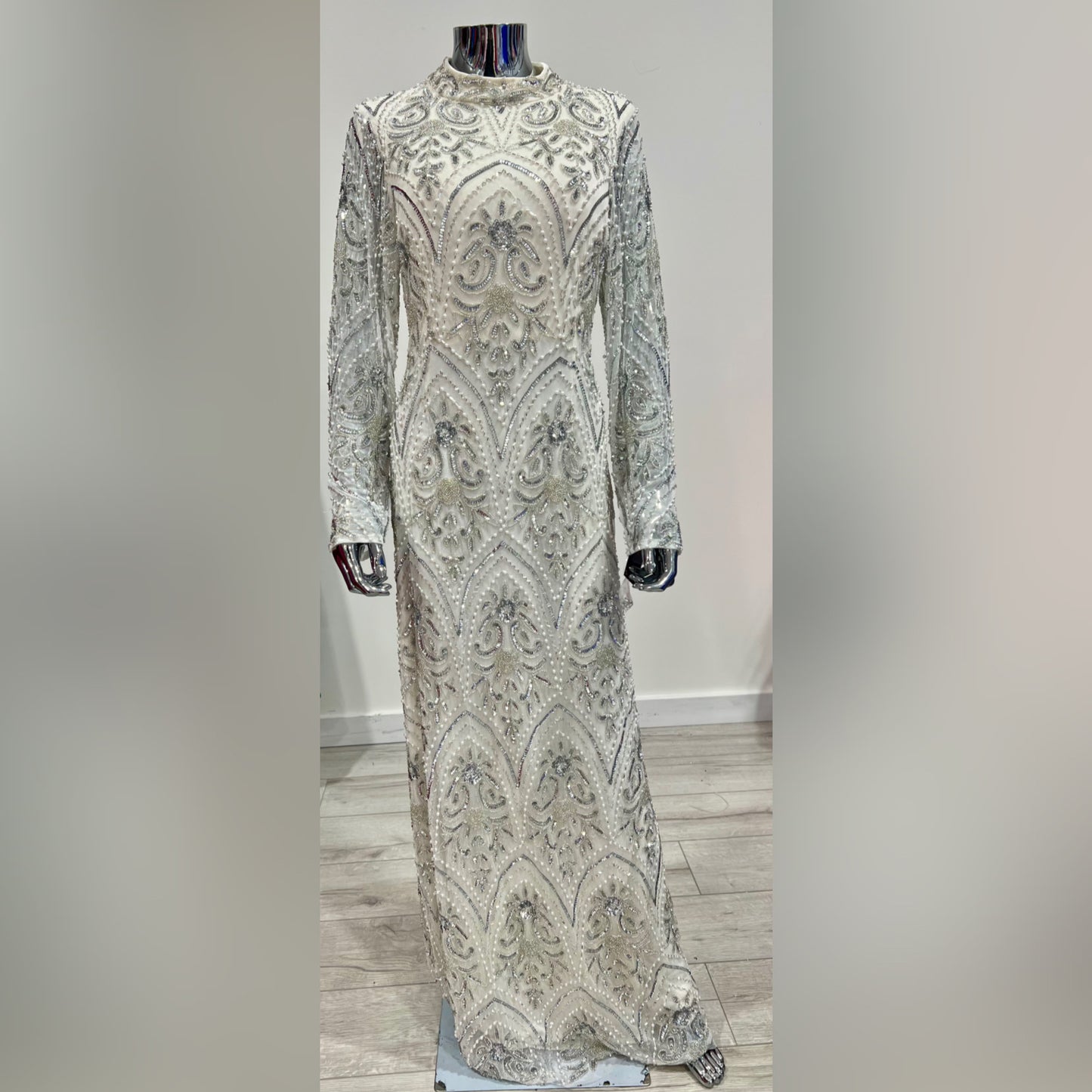 MG0563 - HEAVY BEADED IVORY SLIVER STRAIGHT EVENING WEAR