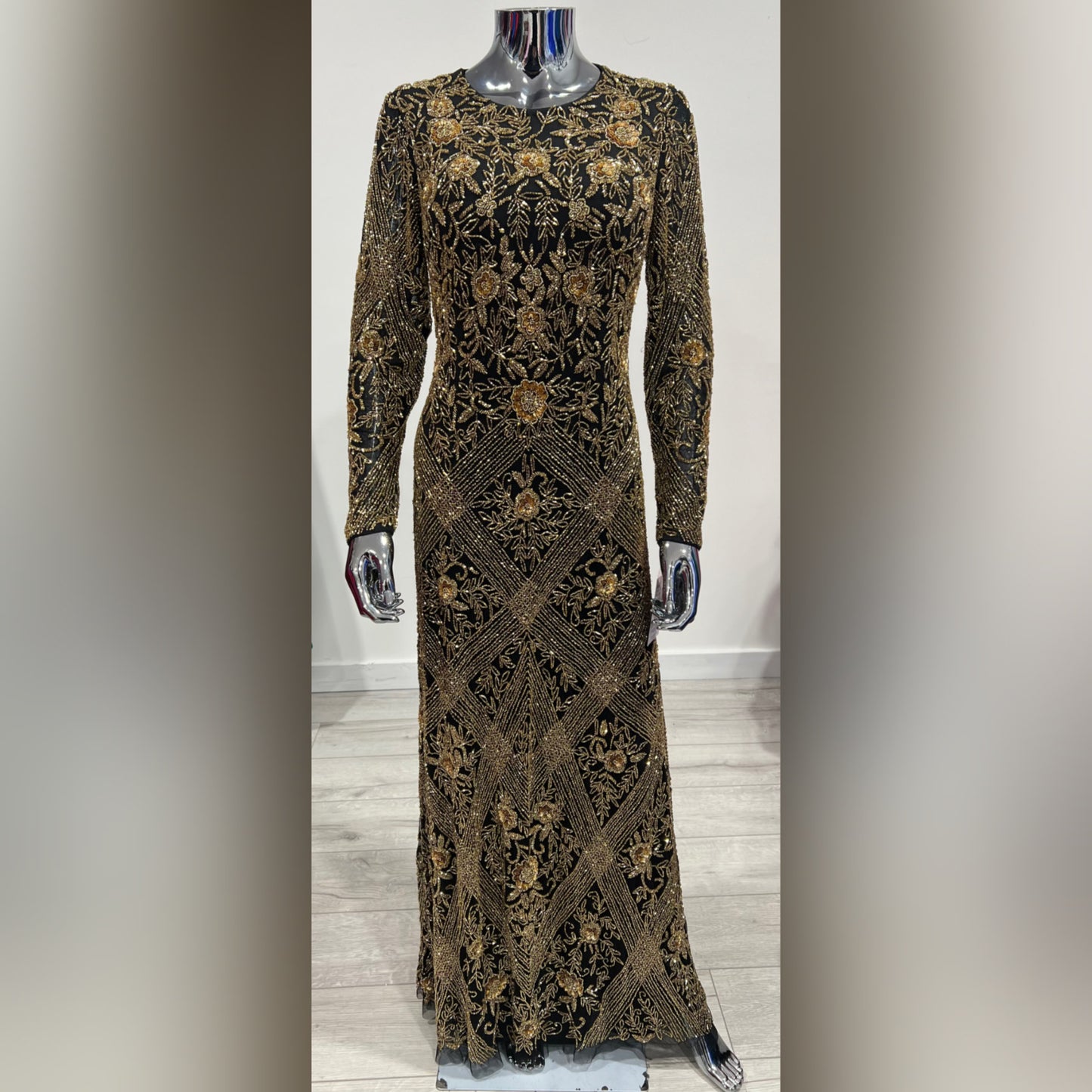 MG0560 - BLACK/GOLD LONG SLEEVE BEADED